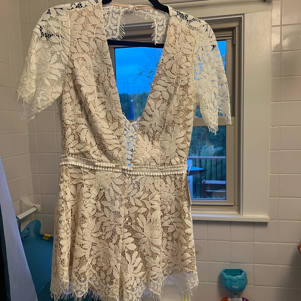 NWT backless white romper lace eyelet